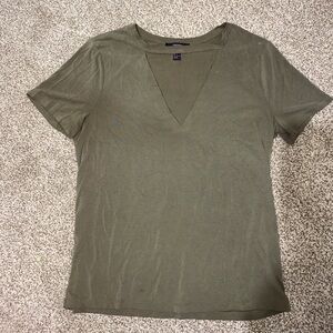 T-shirt with V cutout